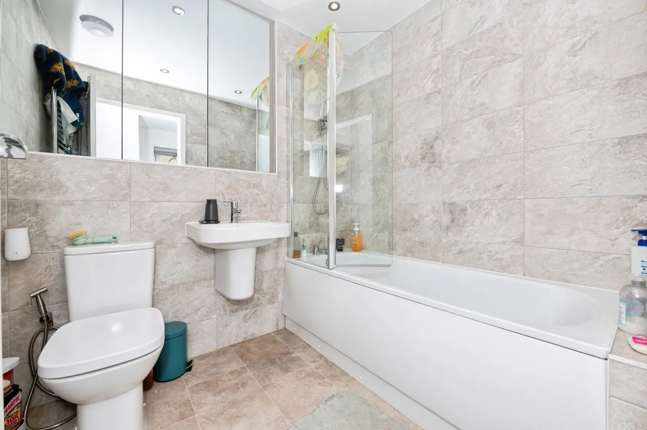Castle Hill Drive, Ebbsfleet Valley, DA10, photo 14