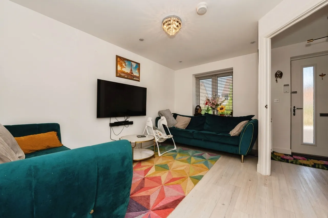 Castle Hill Drive, Ebbsfleet Valley, DA10, photo 2