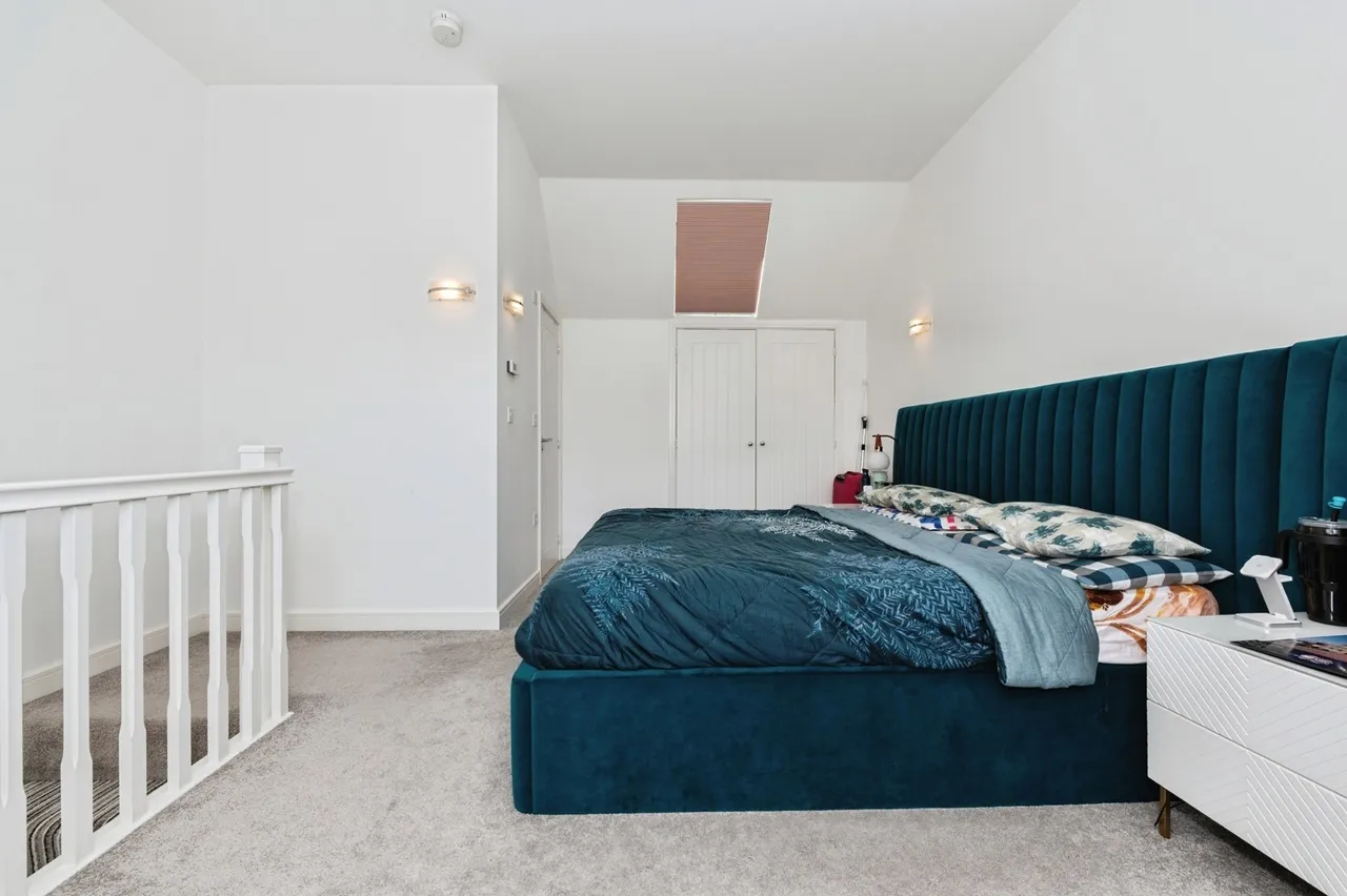 Castle Hill Drive, Ebbsfleet Valley, DA10, photo 11