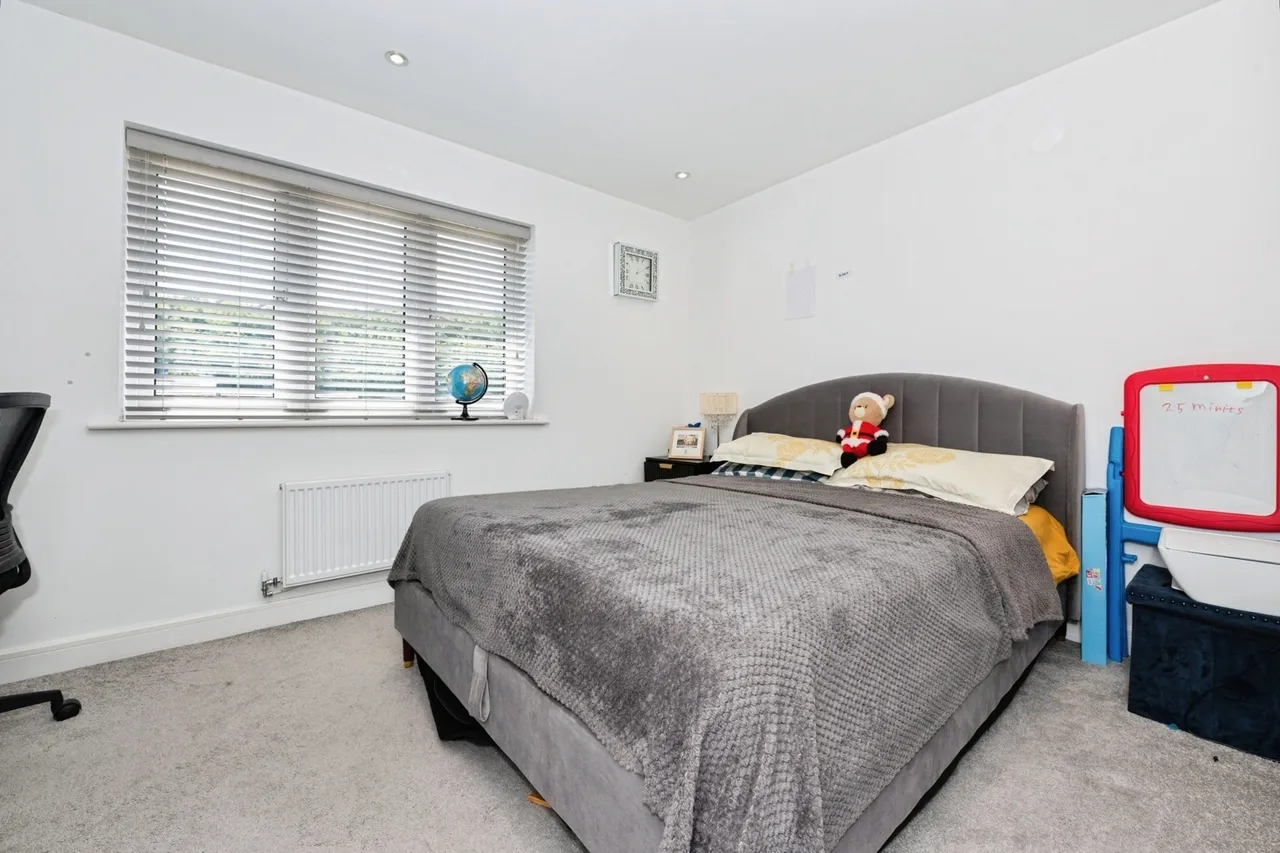 Castle Hill Drive, Ebbsfleet Valley, DA10, photo 9