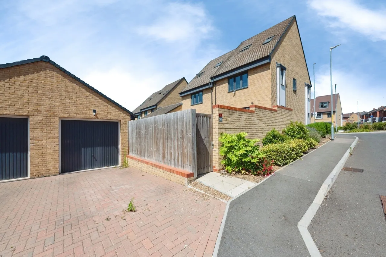 Castle Hill Drive, Ebbsfleet Valley, DA10, photo 7