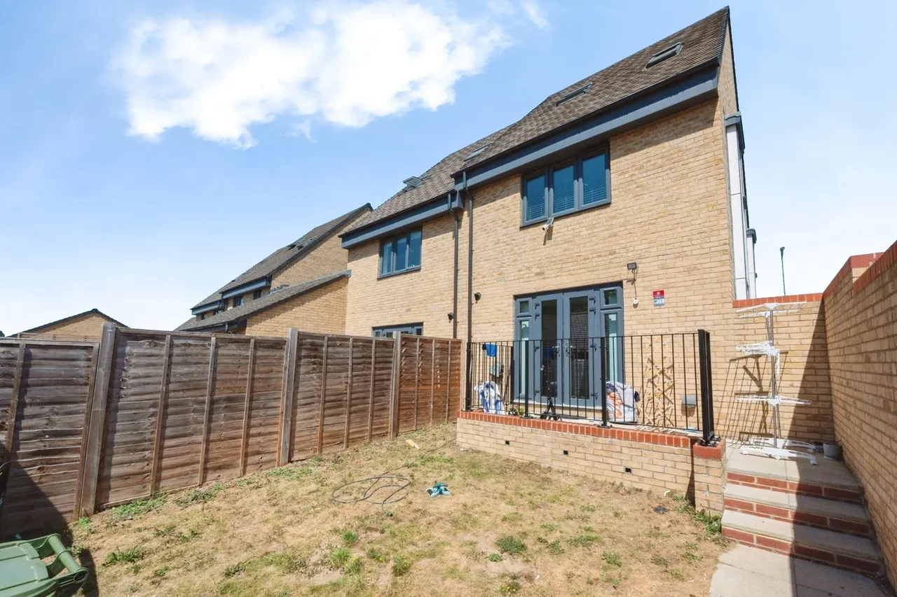 Castle Hill Drive, Ebbsfleet Valley, DA10, photo 6