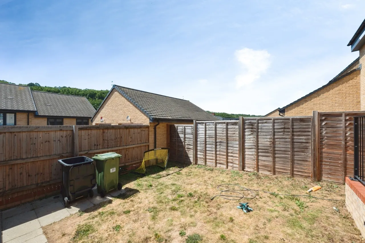 Castle Hill Drive, Ebbsfleet Valley, DA10, photo 5