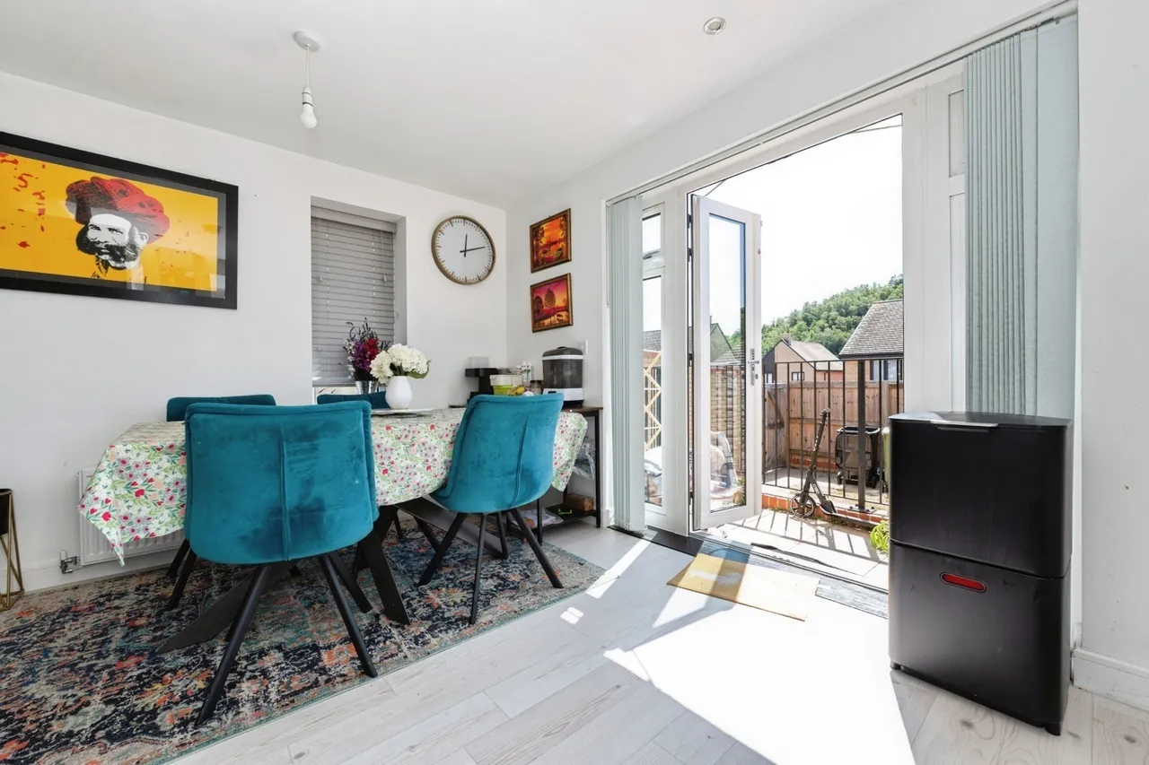 Castle Hill Drive, Ebbsfleet Valley, DA10, photo 3