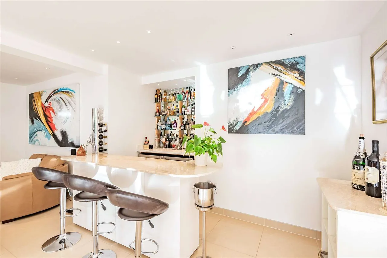 Trumpsgreen Avenue, Virginia Water, Surrey, GU25 4EP, photo 5