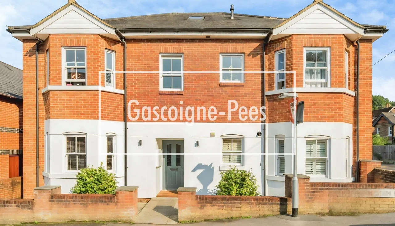 2 bed flat to rent, Upper Queen Street, Godalming, GU7