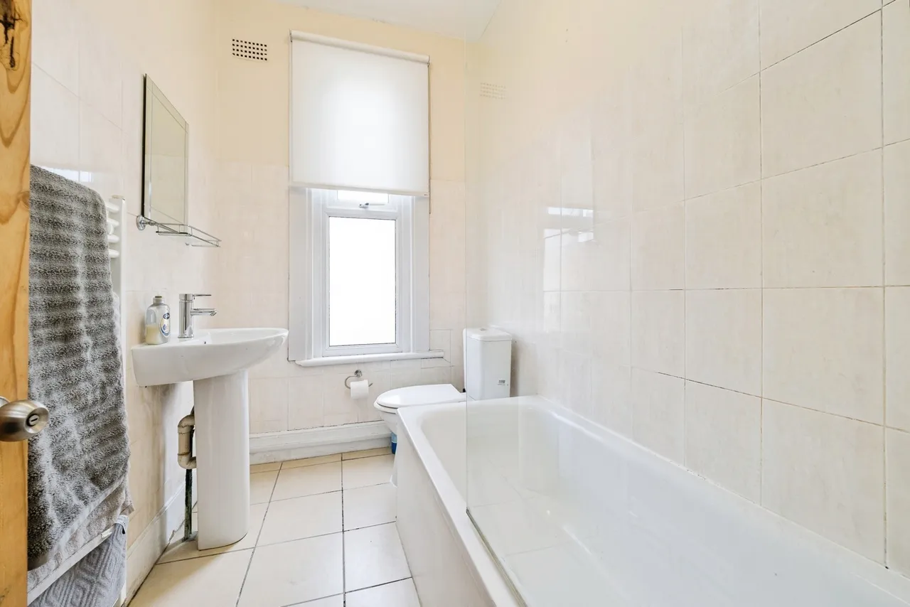 Caulfield Road, East Ham, London, E6, photo 11