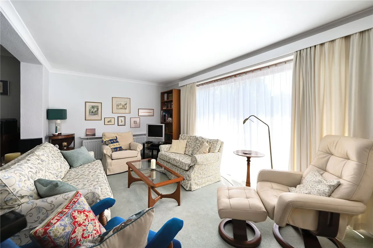 Fox Hills Lane, Ash, Guildford, Surrey, GU12 6AF, photo 4
