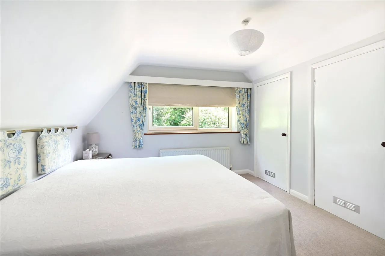 Fox Hills Lane, Ash, Guildford, Surrey, GU12 6AF, photo 10