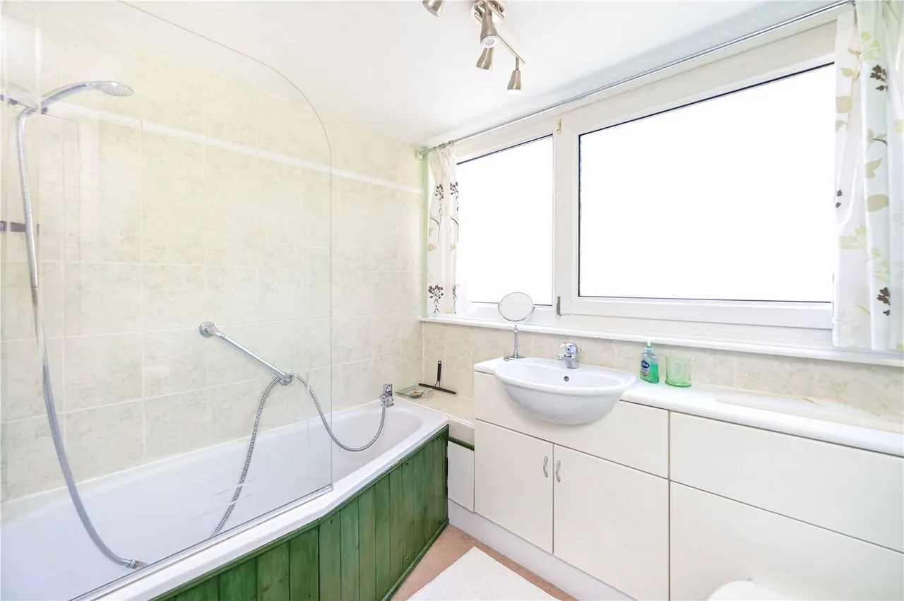 Fox Hills Lane, Ash, Guildford, Surrey, GU12 6AF, photo 11