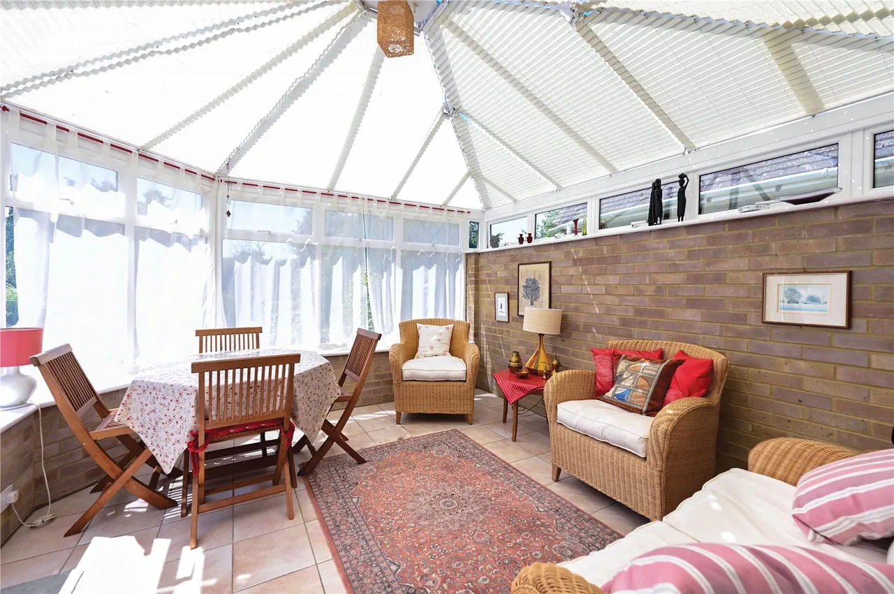 Fox Hills Lane, Ash, Guildford, Surrey, GU12 6AF, photo 7