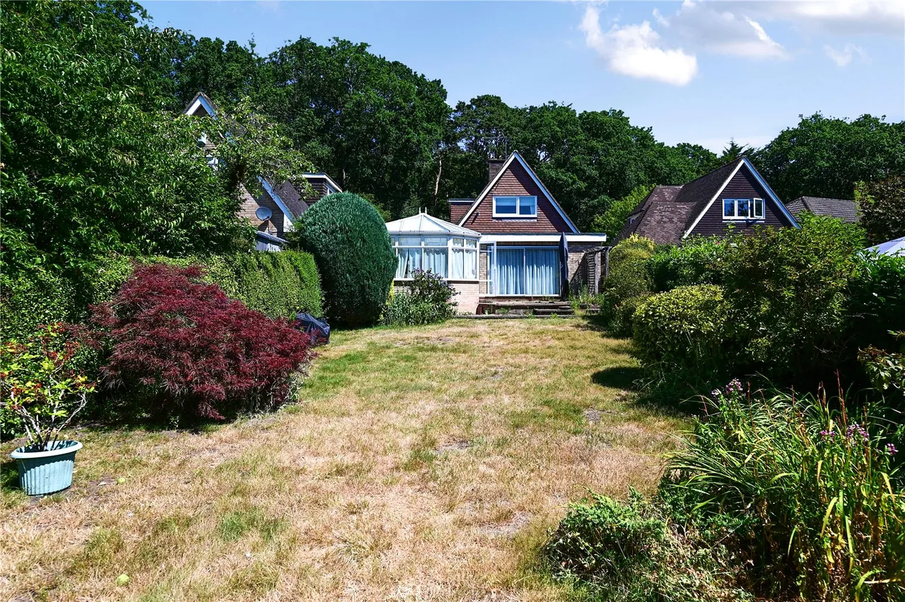 Fox Hills Lane, Ash, Guildford, Surrey, GU12 6AF, photo 9