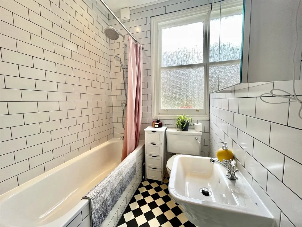 High Road, London, N22, photo 11