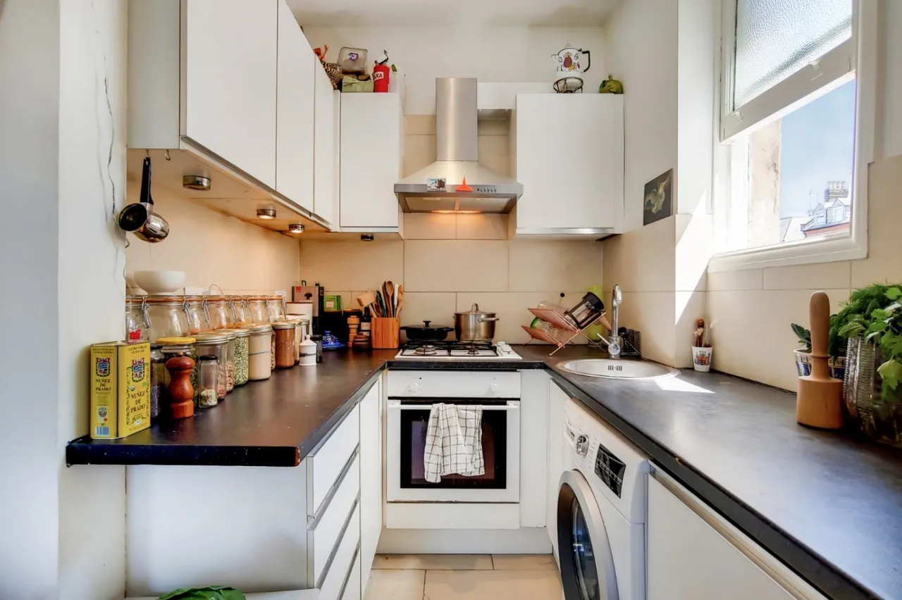 High Road, London, N22, photo 5