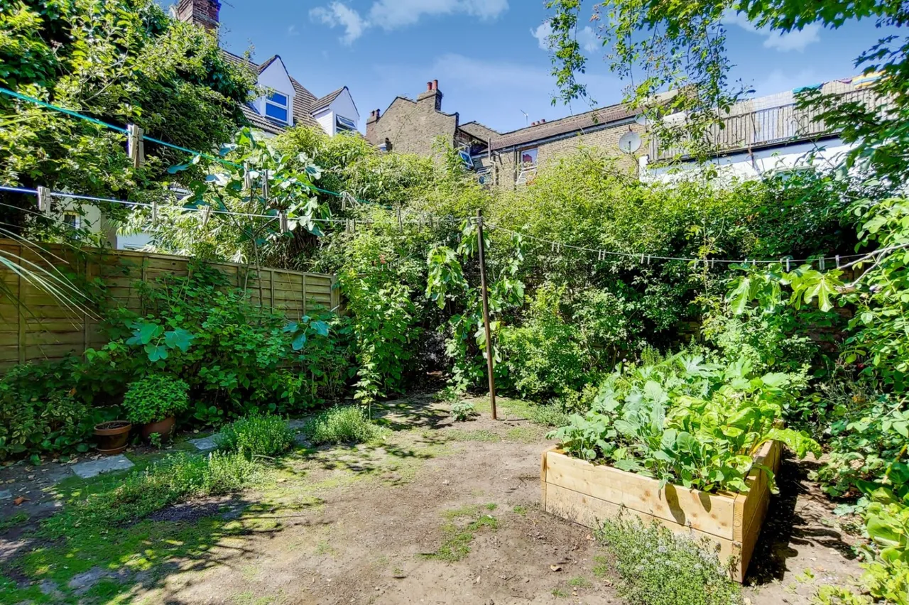 High Road, London, N22, photo 16
