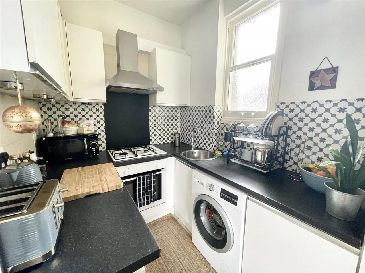 High Road, London, N22, photo 6