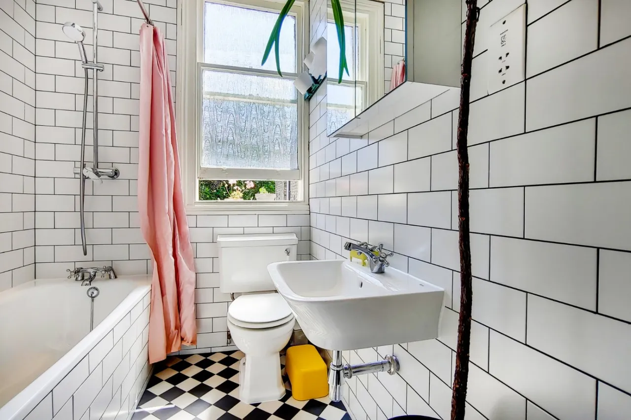 High Road, London, N22, photo 12