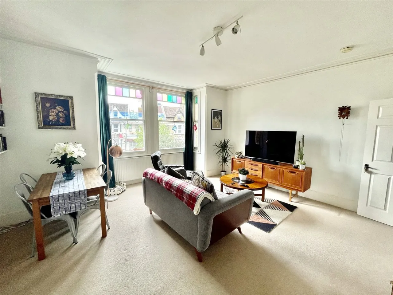 High Road, London, N22, photo 4