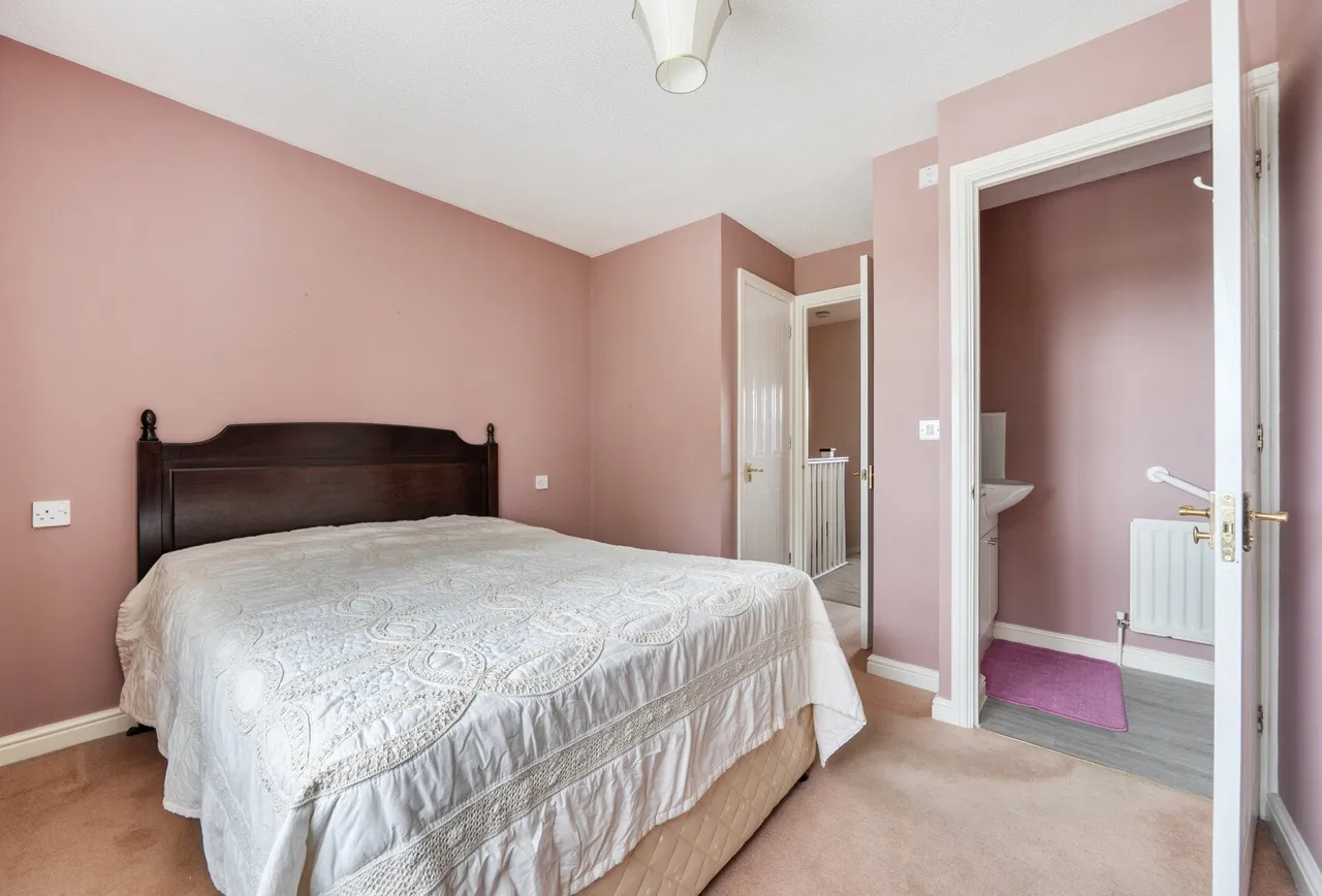 Bancroft Chase, Hornchurch, RM12 4DP, photo 9