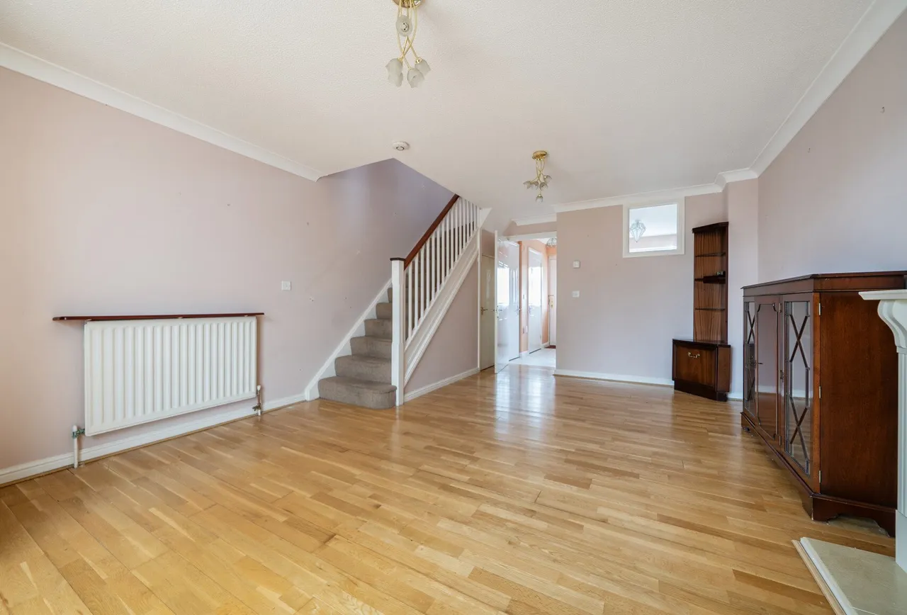 Bancroft Chase, Hornchurch, RM12 4DP, photo 2