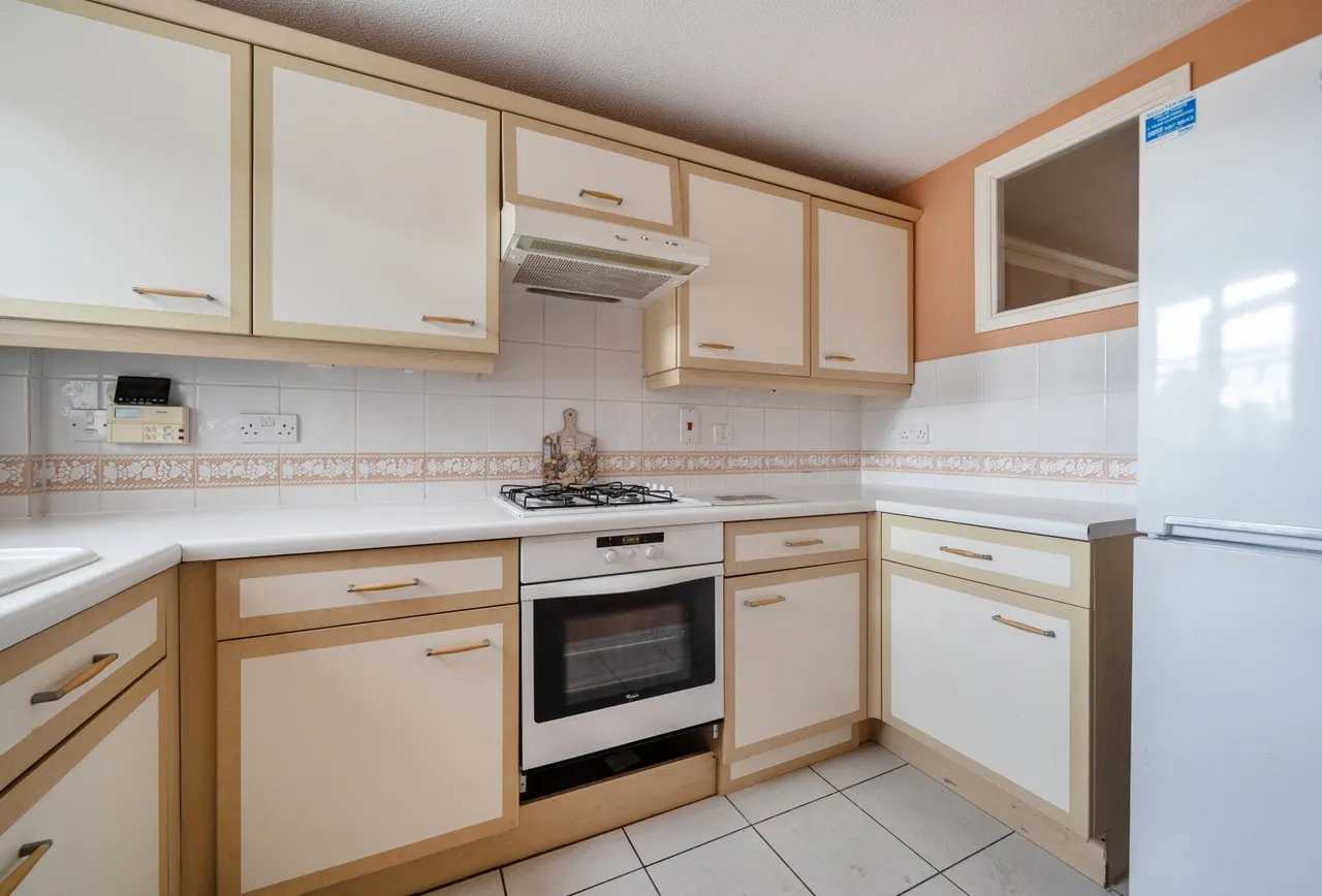 Bancroft Chase, Hornchurch, RM12 4DP, photo 4