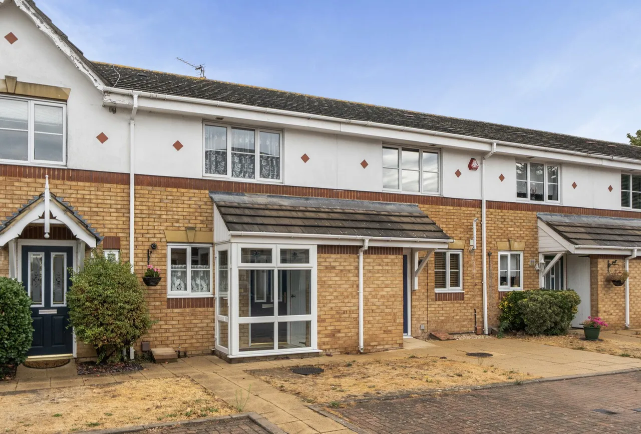 2 bed house for sale — Bancroft Chase, Hornchurch, RM12 4DP