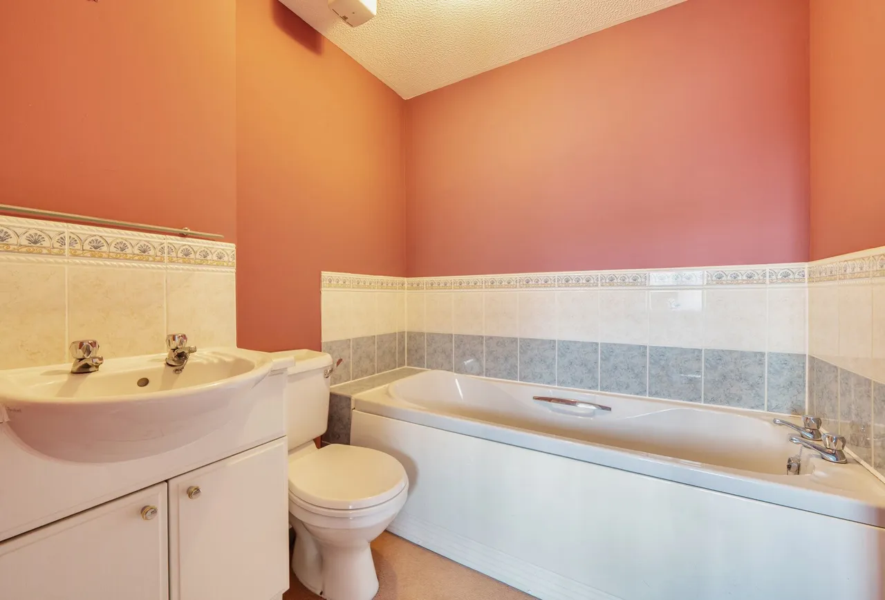 Bancroft Chase, Hornchurch, RM12 4DP, photo 8