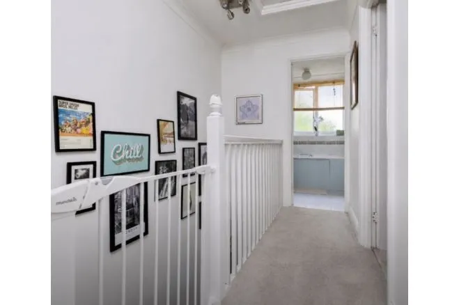2 bed flat for sale — Longheath Gardens, Croydon