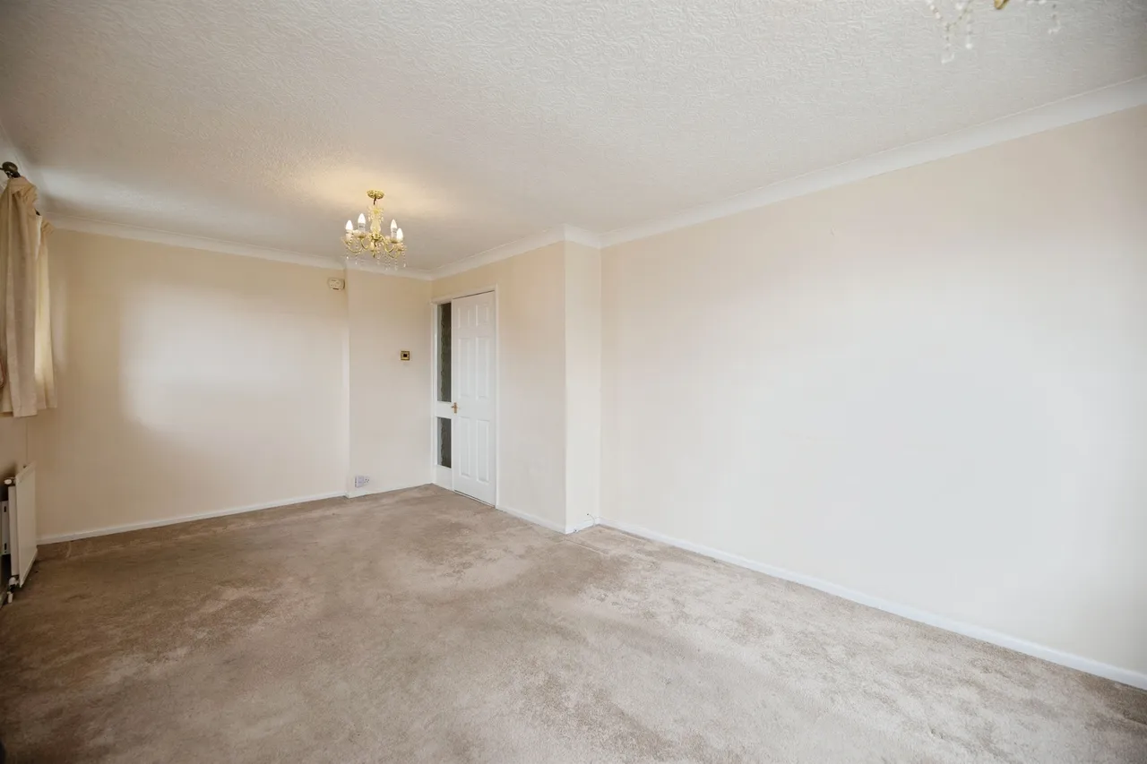 East Dale Close, Hemsworth, WF9, photo 13