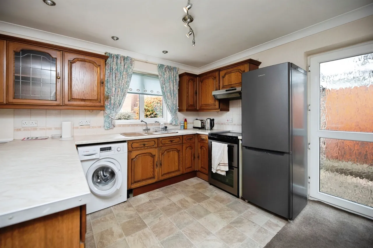 East Dale Close, Hemsworth, WF9, photo 3