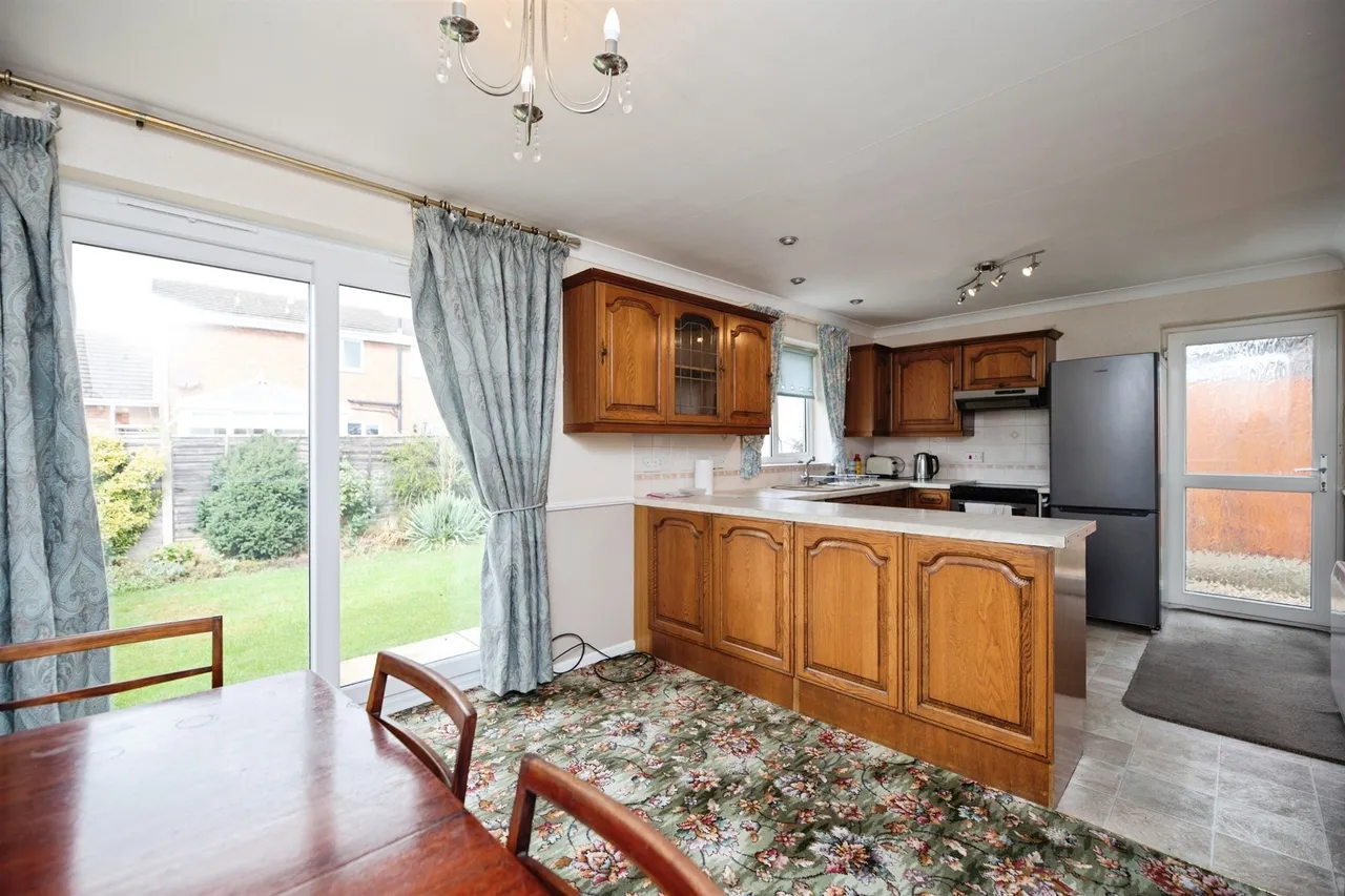 East Dale Close, Hemsworth, WF9, photo 16