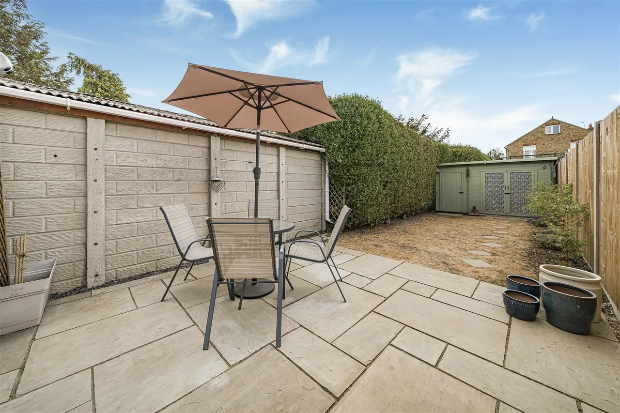 Eton Wick Road, Eton Wick, Windsor, SL4 6LU, photo 8