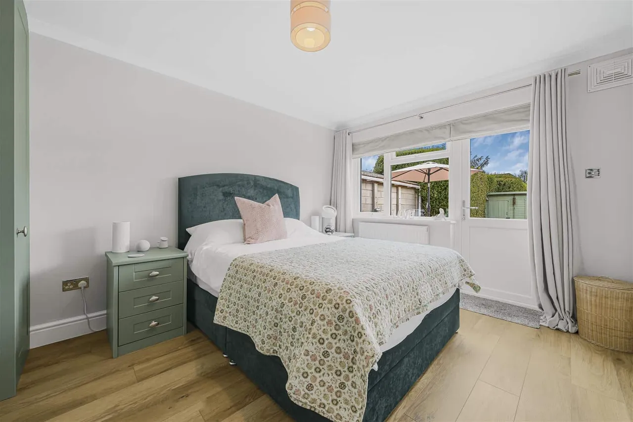 Eton Wick Road, Eton Wick, Windsor, SL4 6LU, photo 6