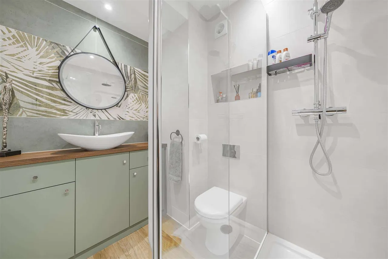 Eton Wick Road, Eton Wick, Windsor, SL4 6LU, photo 7