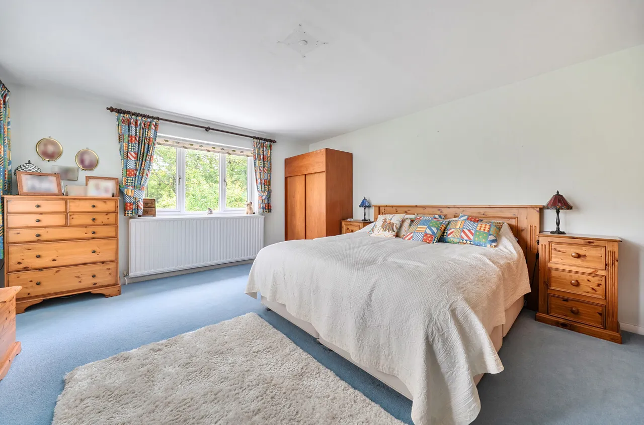 Pinewood Gardens, Bagshot, GU19, photo 6