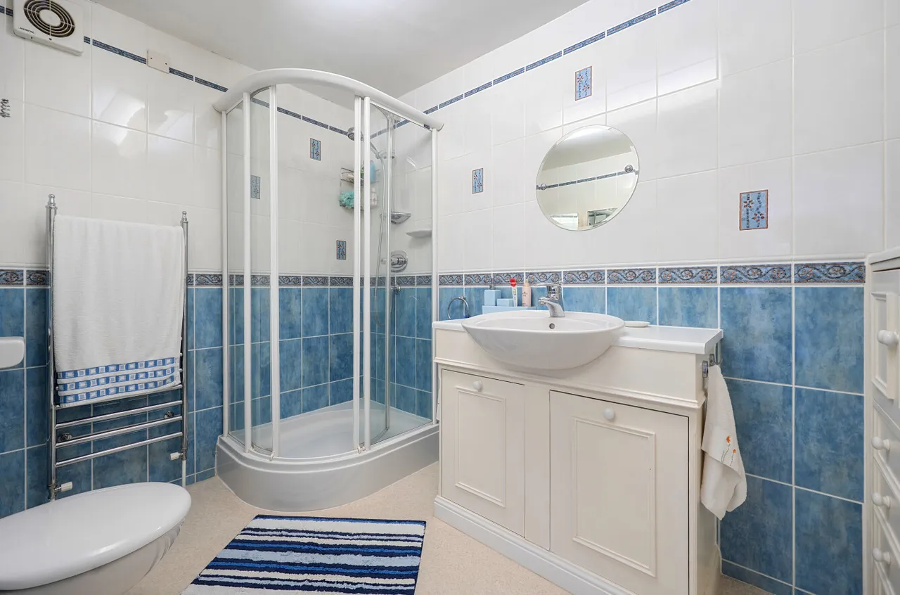 Pinewood Gardens, Bagshot, GU19, photo 12