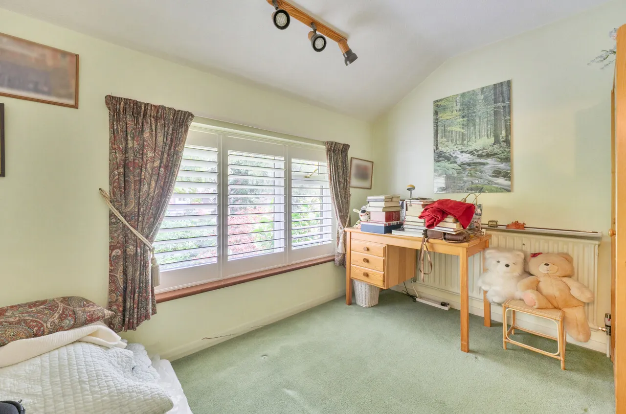 Pinewood Gardens, Bagshot, GU19, photo 8