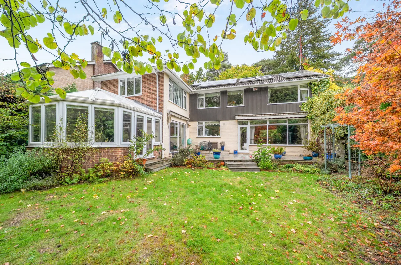 Pinewood Gardens, Bagshot, GU19, photo 9