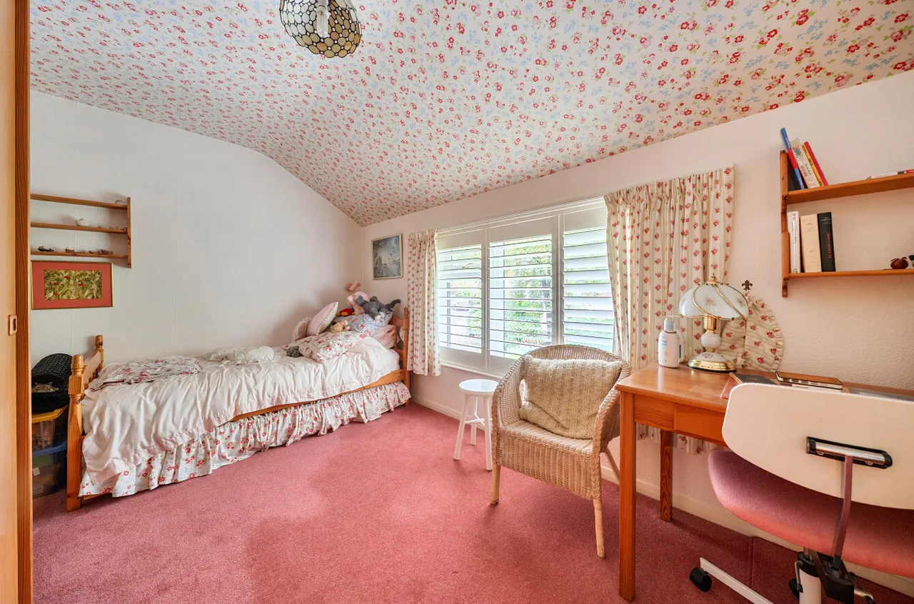 Pinewood Gardens, Bagshot, GU19, photo 13