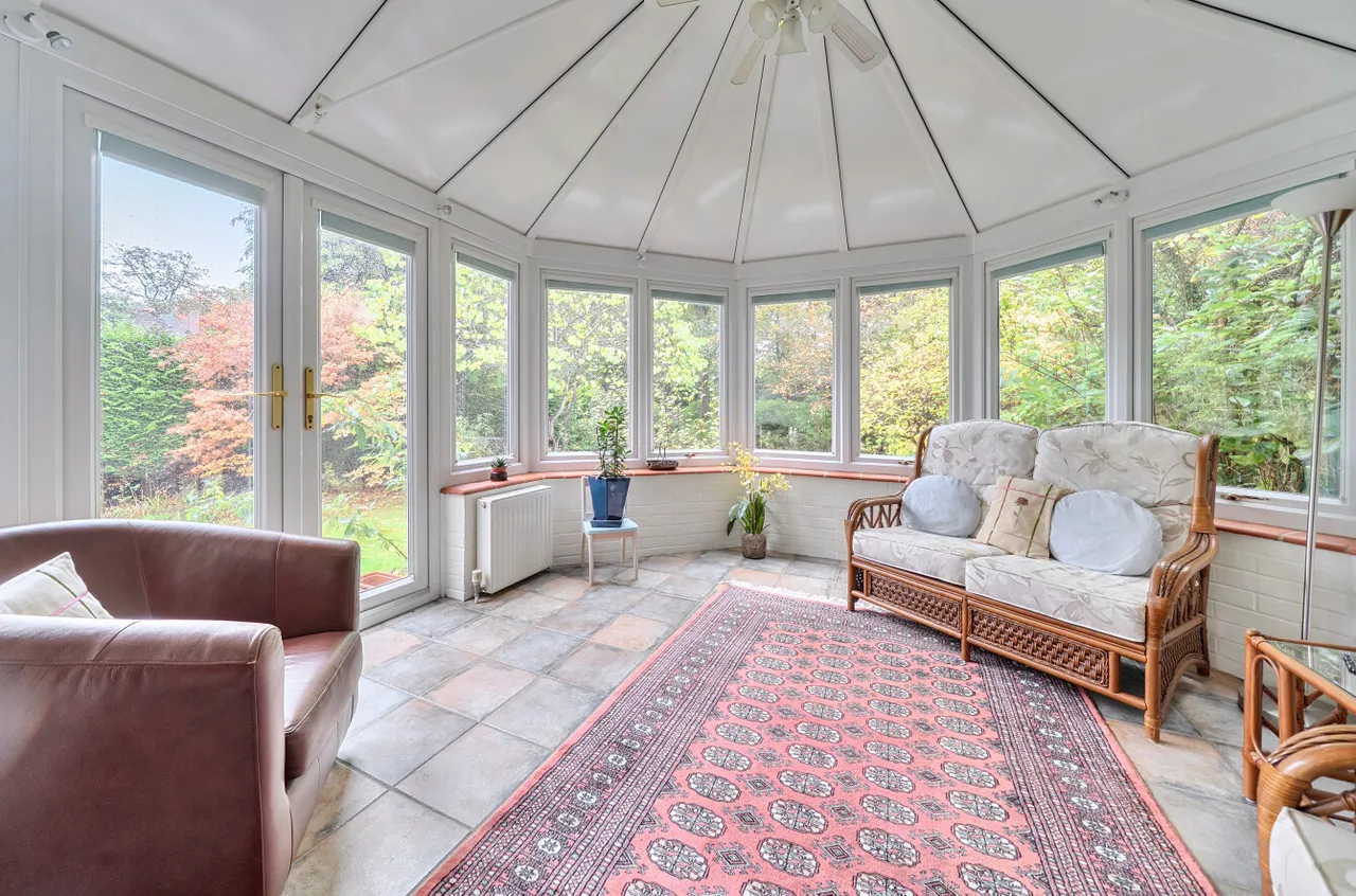 Pinewood Gardens, Bagshot, GU19, photo 3