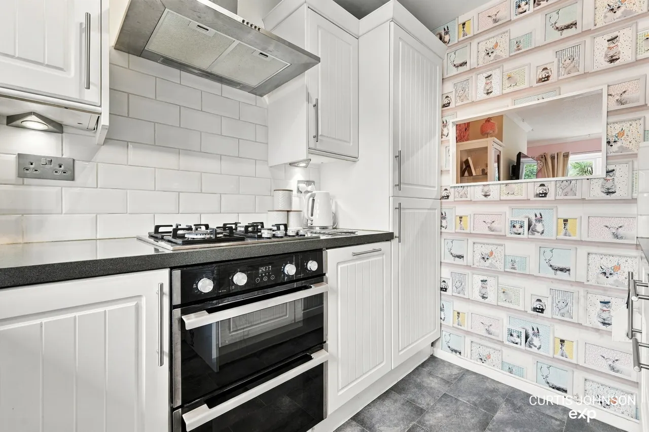 Chalvedon Avenue, Pitsea, SS13, photo 12