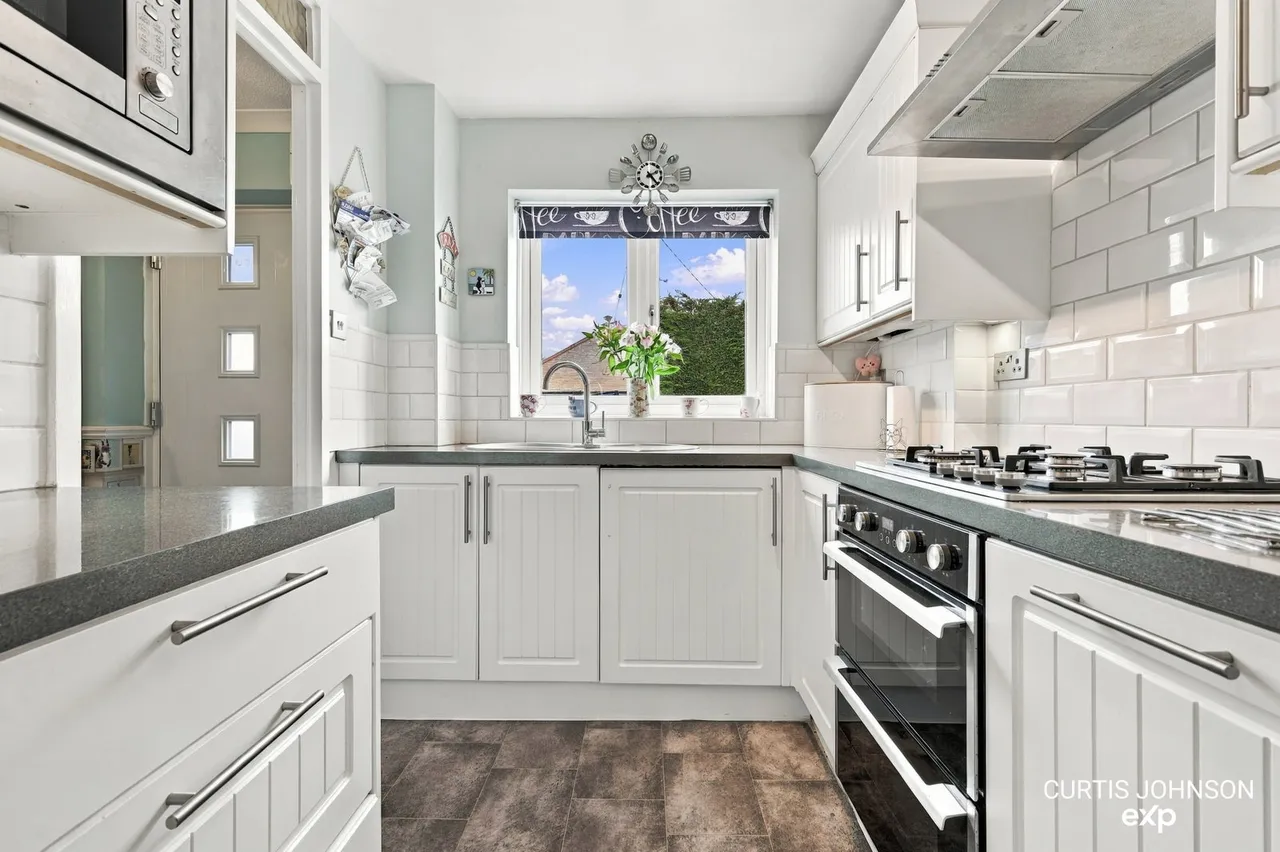 Chalvedon Avenue, Pitsea, SS13, photo 3
