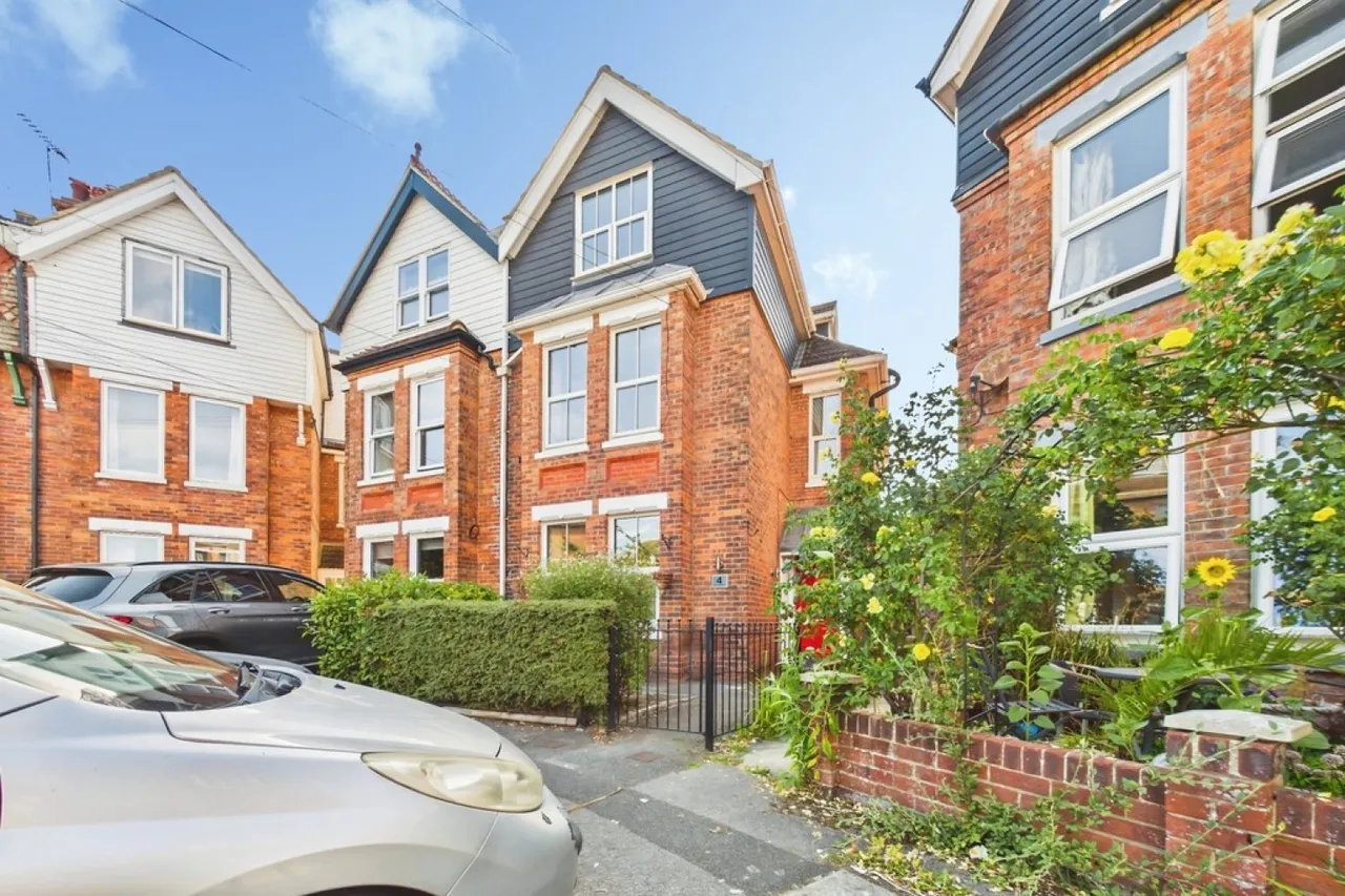 4 bed house for sale — Radnor Park Gardens, Folkestone