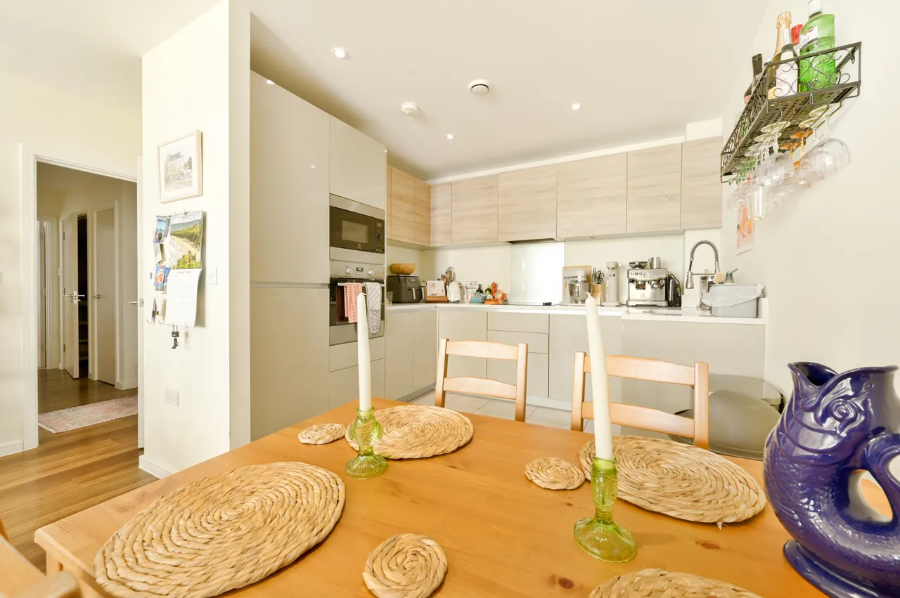 25 Alacia Court, Palmerston Road, London, photo 3
