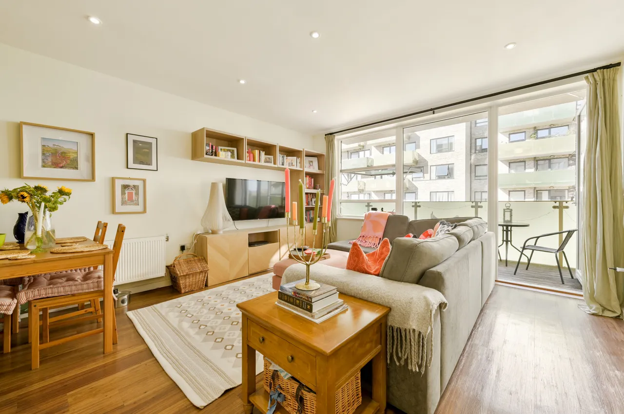 25 Alacia Court, Palmerston Road, London, photo 2