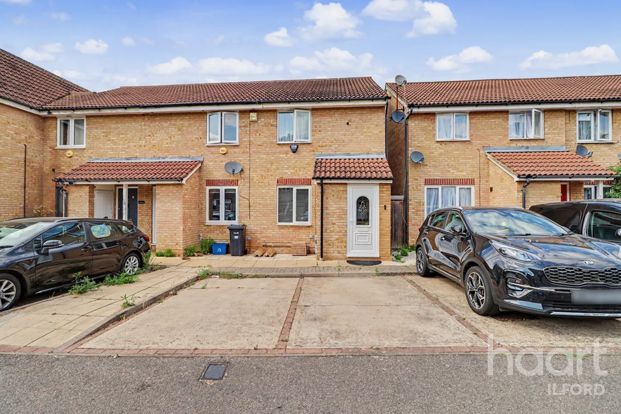 2 bed house for sale, Fenman Gardens, Ilford, IG3