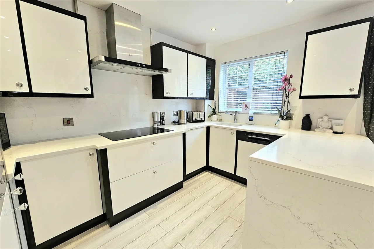 Southcote Park, Camberley, Surrey, GU15 1JP, photo 4