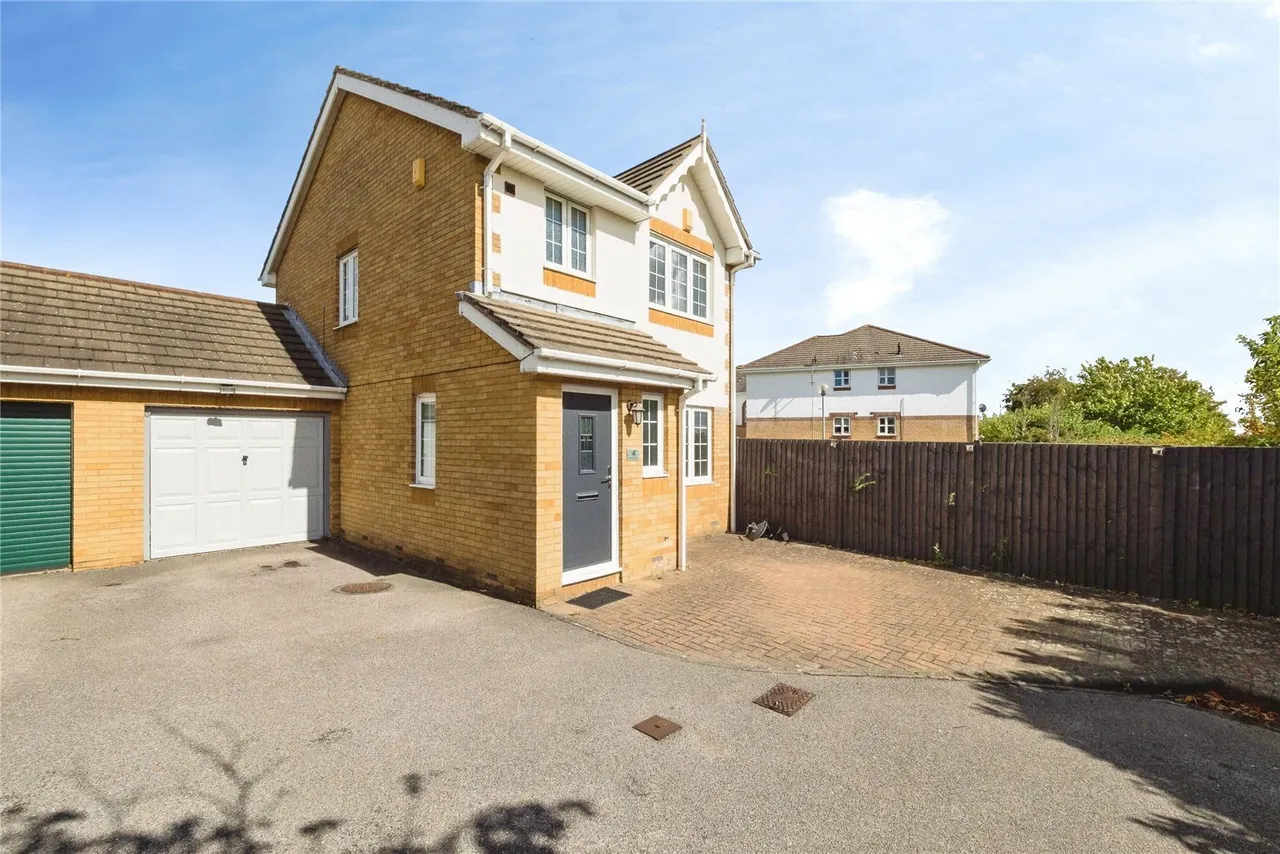 Beaufort Close, Chafford Hundred, Grays, Essex, RM16, photo 2