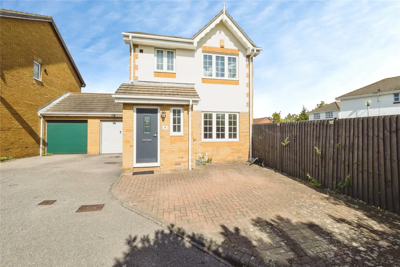 3 bed house for sale — Beaufort Close, Chafford Hundred, Grays, Essex, RM16