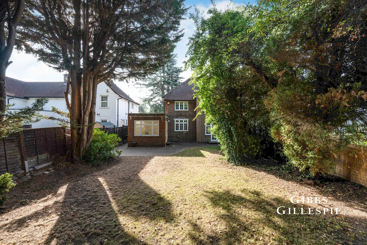 Evelyn Drive, Pinner Fees Apply, HA5, photo 9